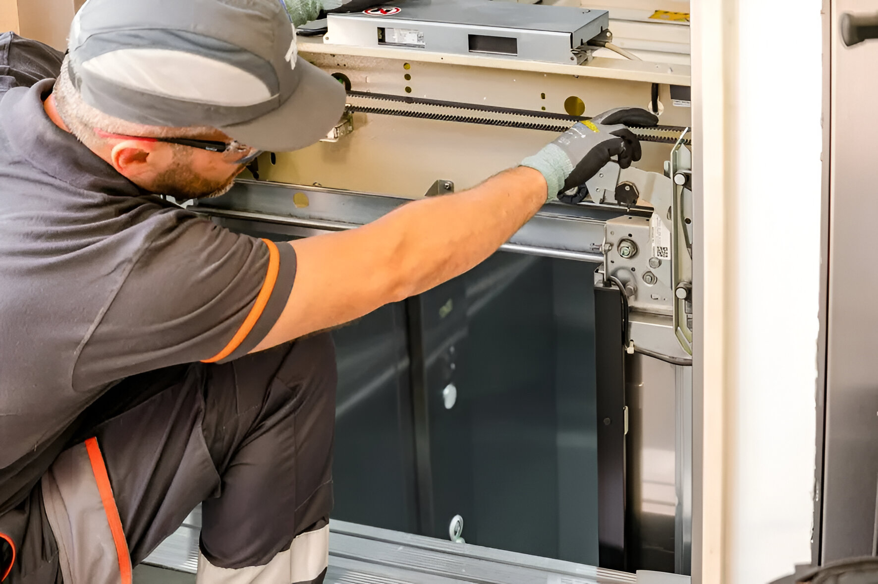 eox renew elevator service technician maintenance reference spain tke9 23 0001 308 hires image w886