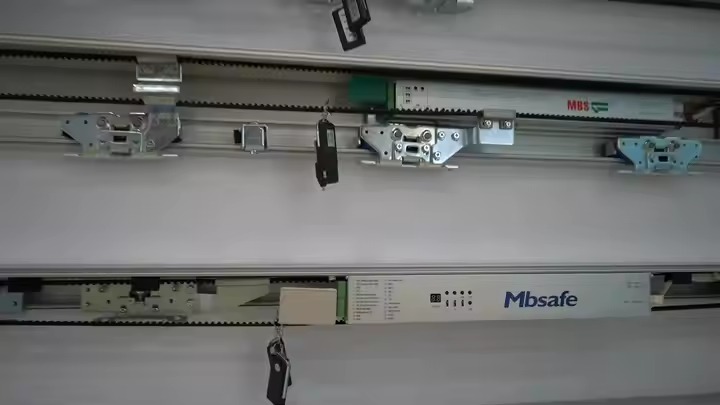 نحوه تعویض تسمه درب آسانسور