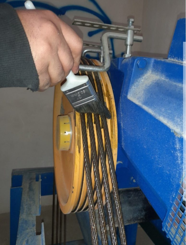 کجای آسانسور باید روغن کاری شود